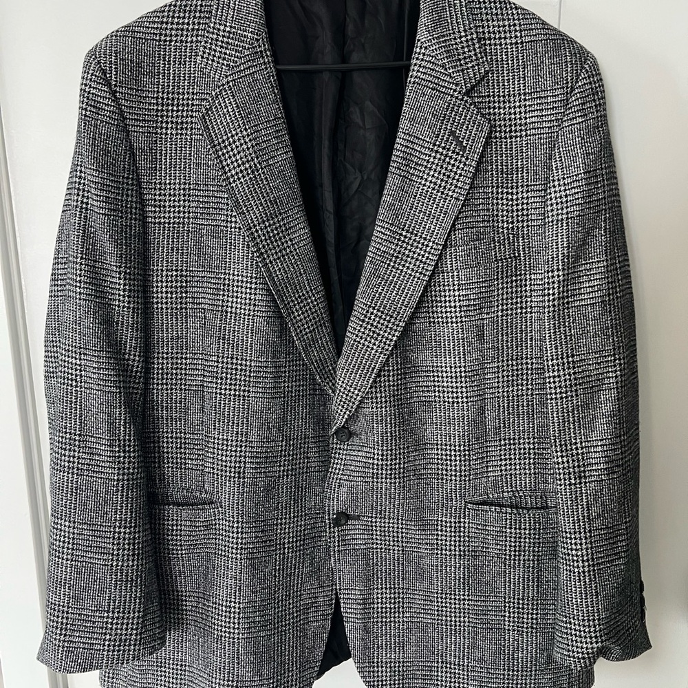Gray Textured Sport Coat with Notched Lapels